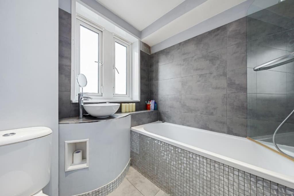Top Floor 1 Bedroom Apartment With Views Over London Exterior photo